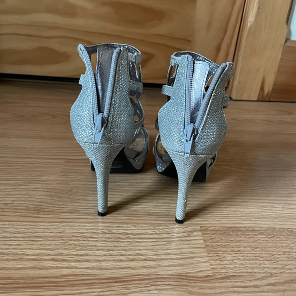 Silver sparkly open toed heels - Picture 4 of 5
